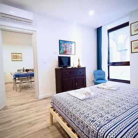 Apartment Dimora Sottoripa 24 Di Fronte All'acquario - Genovabnb It *